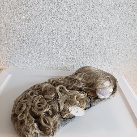 Nwt  Long Curly Ash Blondie Wavy Wig - Picture 7 of 11